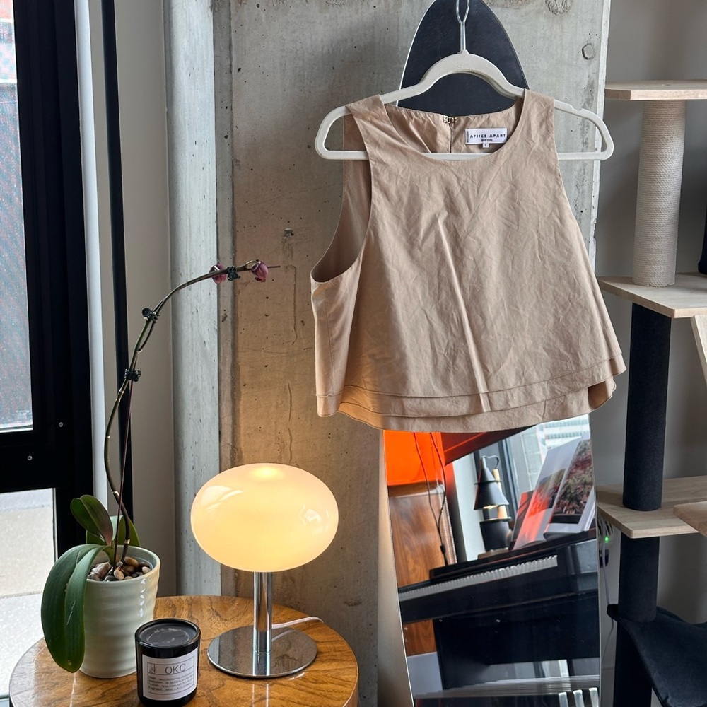 Sleeveless poplin top